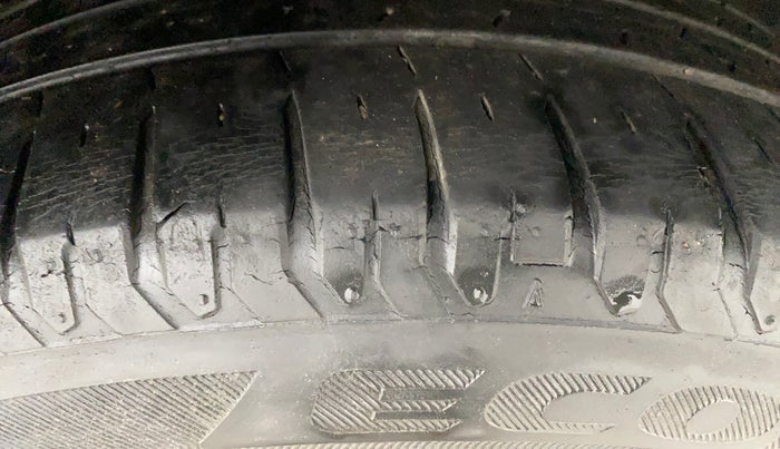 2020 Tata ALTROZ XZ PETROL, Petrol, Manual, 87,380 km, Right Front Tyre Tread