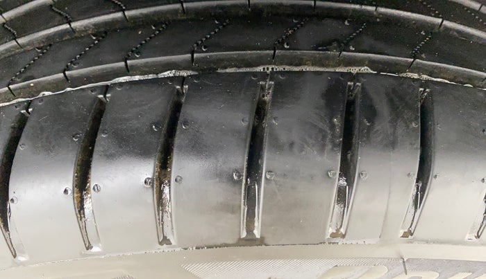 2022 Tata PUNCH ACCOMPLISHED AMT, Petrol, Automatic, 46,051 km, Right Front Tyre Tread