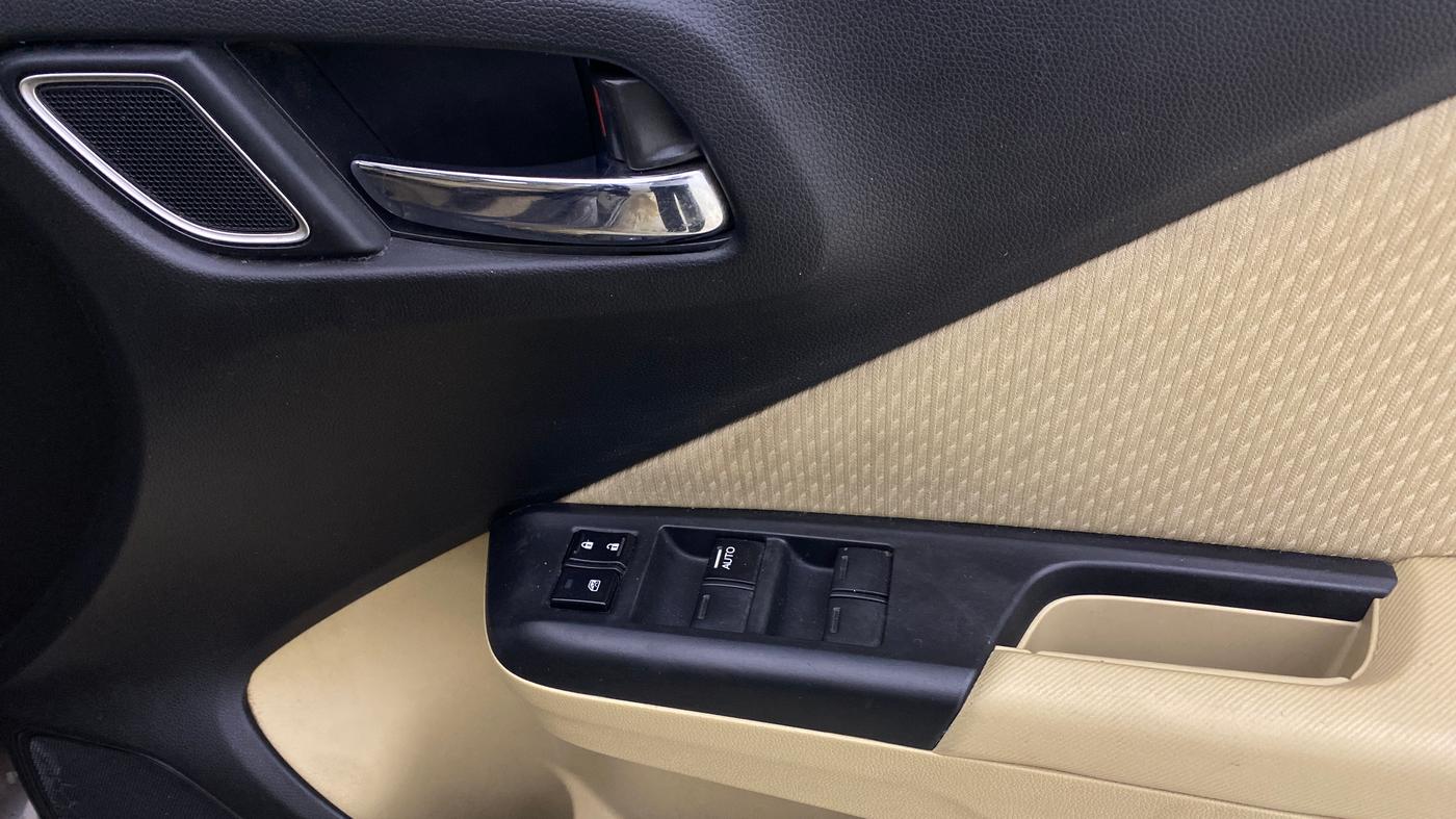 2022 Honda City 1.5L I-VTEC V MT 5TH GEN, Petrol, Manual, 1,01,250 km, Driver Side Door Panels Control