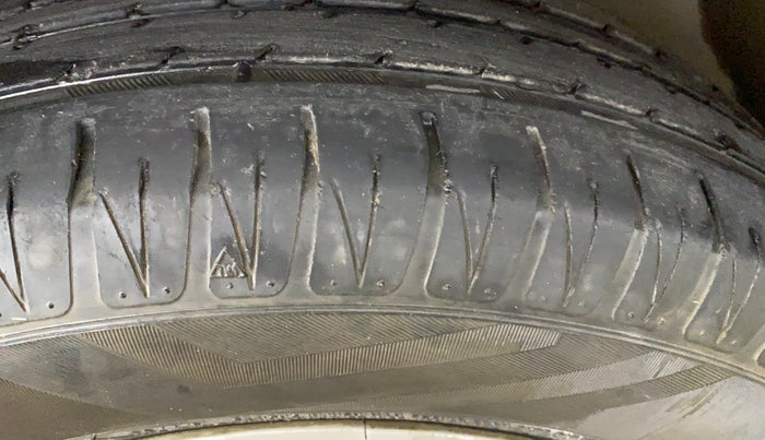 2014 Volkswagen Polo TRENDLINE 1.2L PETROL, Petrol, Manual, 80,022 km, Right Front Tyre Tread