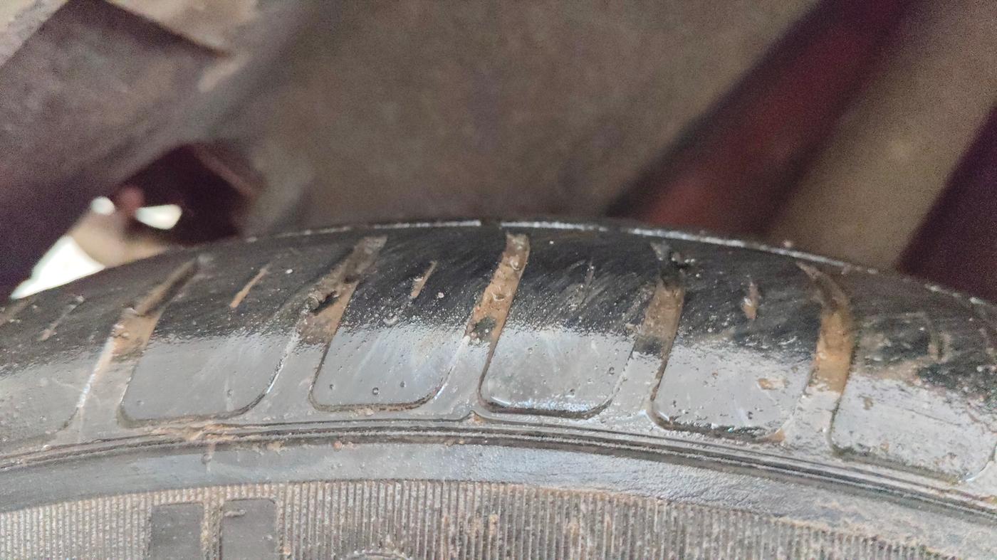 2023 Maruti Swift VXI AMT, Petrol, Automatic, 63,460 km, Right Rear Tyre Tread