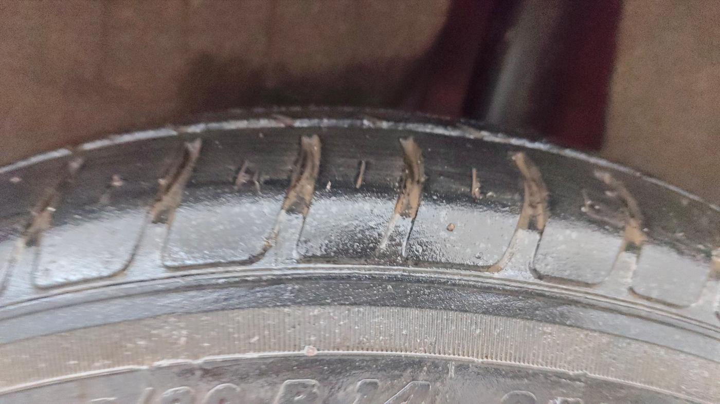 2023 Maruti Swift VXI AMT, Petrol, Automatic, 63,460 km, Left Rear Tyre Tread