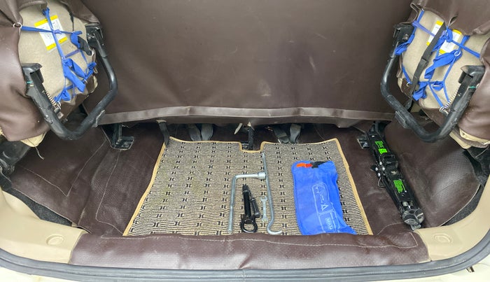 2021 Mahindra BOLERO NEO N 10, Diesel, Manual, 33,993 km, Boot Inside