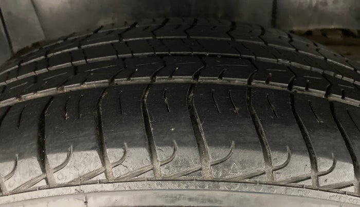 2021 Mahindra BOLERO NEO N 10, Diesel, Manual, 33,993 km, Right Rear Tyre Tread