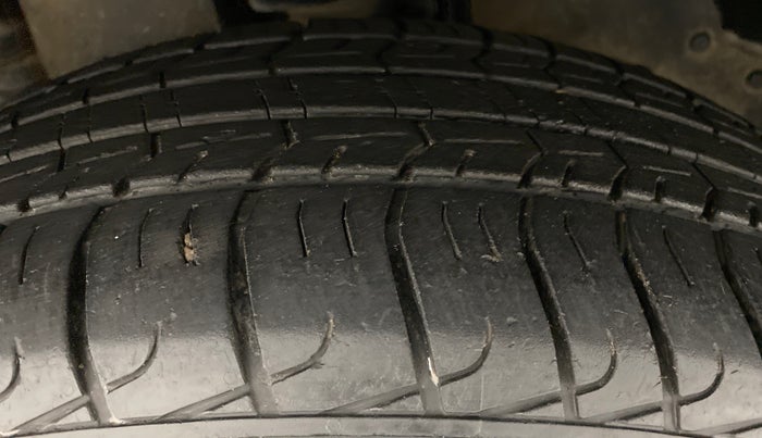 2021 Mahindra BOLERO NEO N 10, Diesel, Manual, 33,993 km, Left Front Tyre Tread