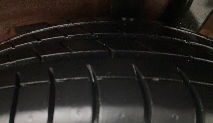 2017 Hyundai Grand i10 SPORTZ 1.2 KAPPA VTVT, Petrol, Manual, 13,664 km, Left Rear Tyre Tread