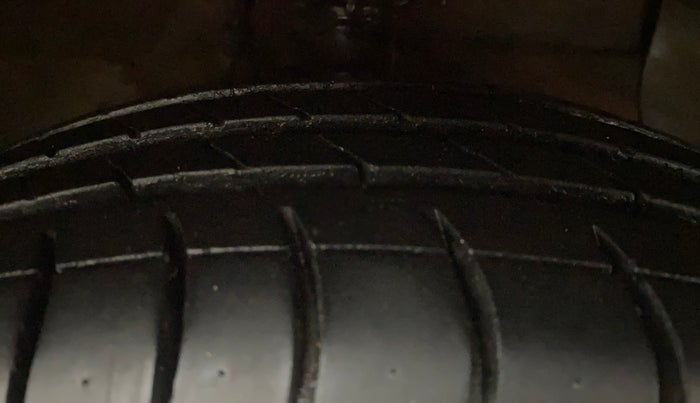 2017 Hyundai Grand i10 SPORTZ 1.2 KAPPA VTVT, Petrol, Manual, 13,664 km, Right Front Tyre Tread