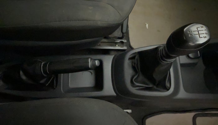 2016 Renault Kwid RXT 1.0, Petrol, Manual, 23,935 km, Gear Lever