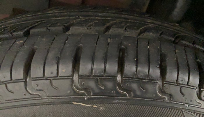 2016 Renault Kwid RXT 1.0, Petrol, Manual, 23,935 km, Left Front Tyre Tread
