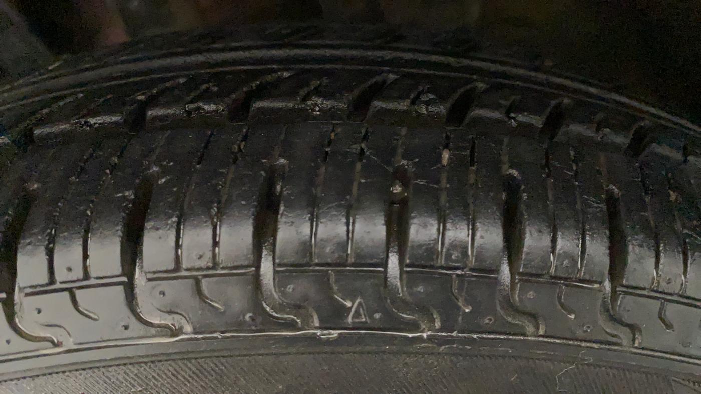 2016 Renault Kwid RXT 1.0, Petrol, Manual, 23,935 km, Right Front Tyre Tread