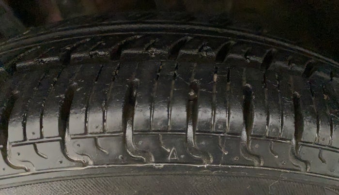 2016 Renault Kwid RXT 1.0, Petrol, Manual, 23,935 km, Right Front Tyre Tread