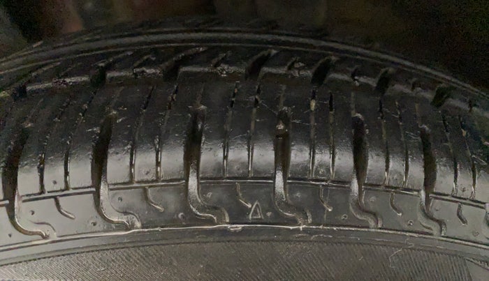 2016 Renault Kwid RXT 1.0, Petrol, Manual, 23,935 km, Left Rear Tyre Tread