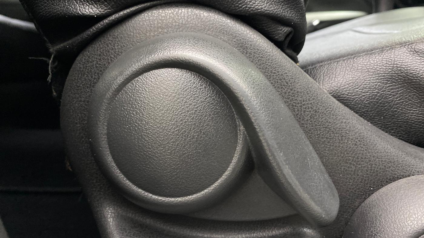 2017 Nissan Sunny XV DIESEL, Diesel, Manual, 81,545 km, Driver Side Adjustment Panel