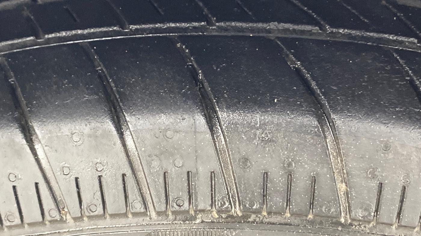 2017 Nissan Sunny XV DIESEL, Diesel, Manual, 81,545 km, Left Front Tyre Tread