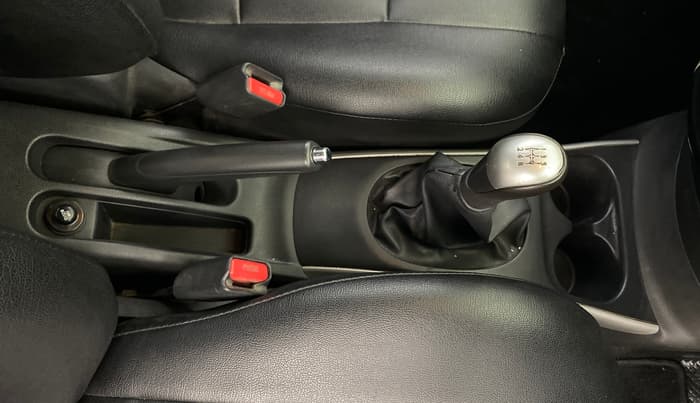 2017 Nissan Sunny XV DIESEL, Diesel, Manual, 81,545 km, Gear Lever