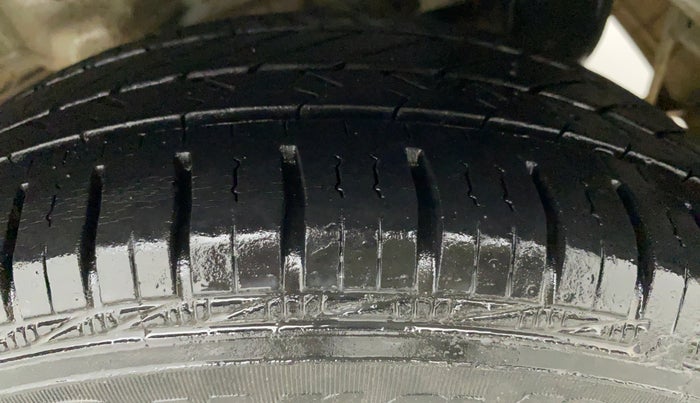 2016 Hyundai Eon MAGNA +, Petrol, Manual, 23,349 km, Left Rear Tyre Tread