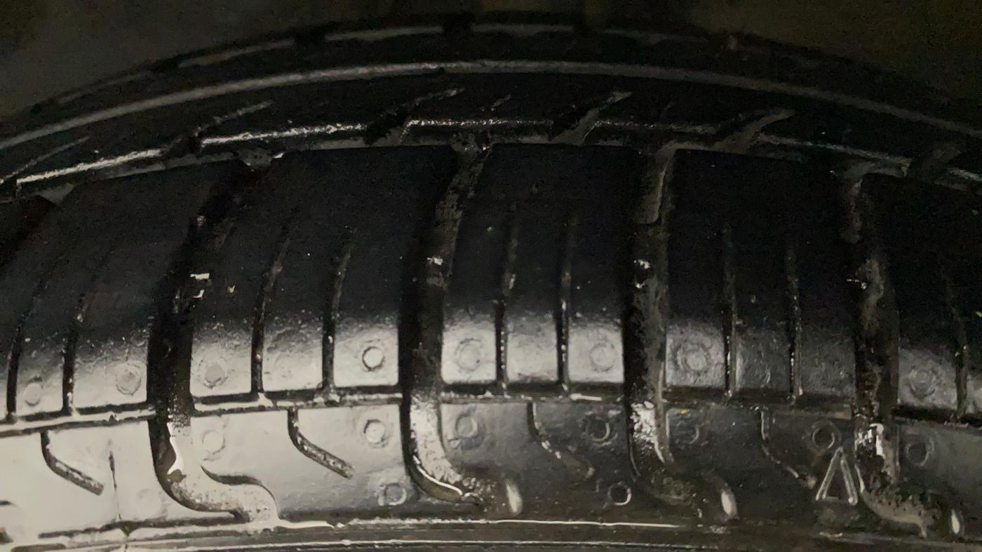 2011 Maruti Ritz ZXI, Petrol, Manual, 75,312 km, Left Front Tyre Tread