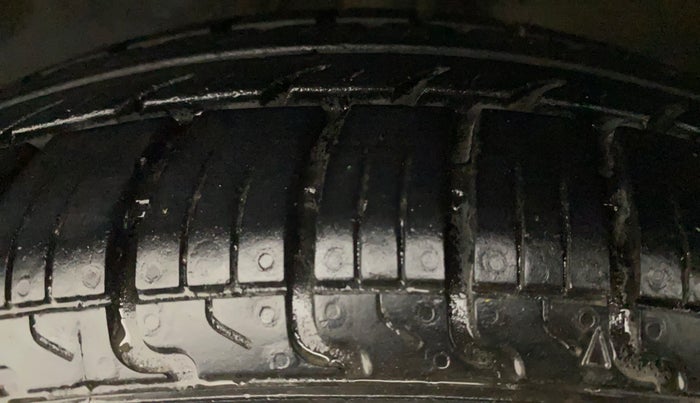 2011 Maruti Ritz ZXI, Petrol, Manual, 75,312 km, Left Front Tyre Tread