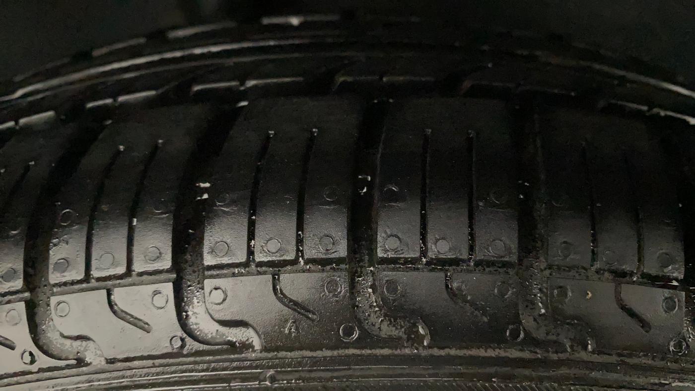 2011 Maruti Ritz ZXI, Petrol, Manual, 75,312 km, Right Rear Tyre Tread