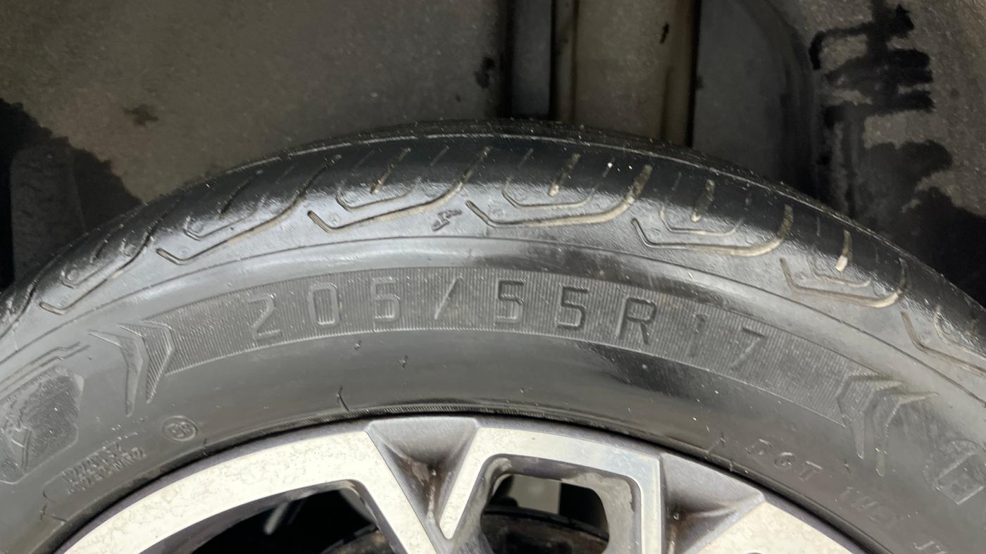 2021 Skoda KUSHAQ STYLE 1.0L TSI AT, Petrol, Automatic, 38,231 km, Left Rear Tyre Tread