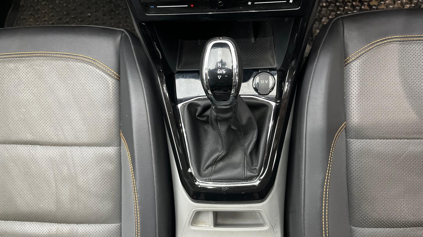 2021 Skoda KUSHAQ STYLE 1.0L TSI AT, Petrol, Automatic, 38,231 km, Gear Lever