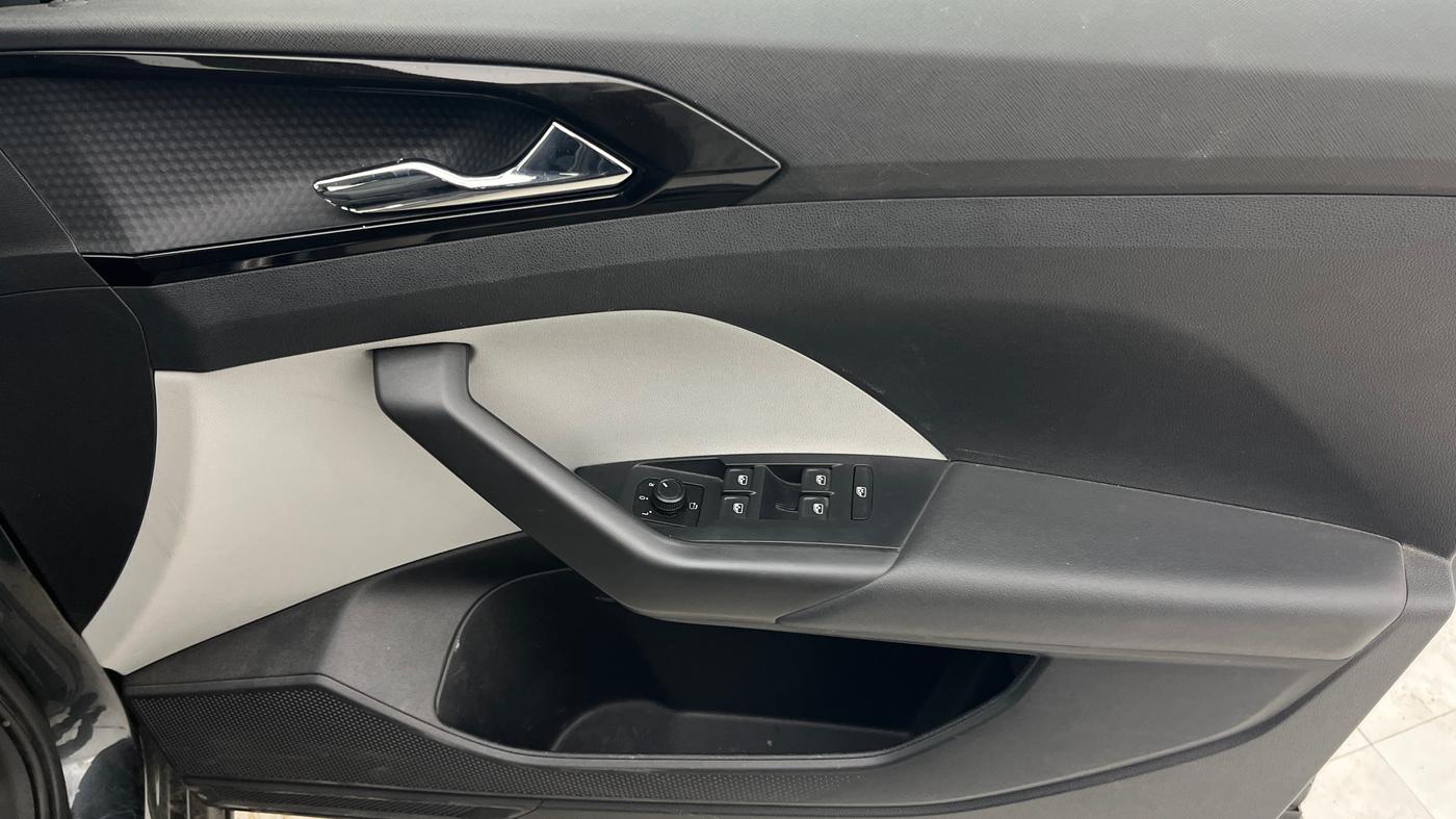 2021 Skoda KUSHAQ STYLE 1.0L TSI AT, Petrol, Automatic, 38,231 km, Driver Side Door Panels Control