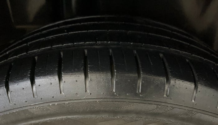 2018 Maruti Ciaz ALPHA  AT 1.5 SHVS PETROL, Petrol, Automatic, 36,682 km, Right Rear Tyre Tread