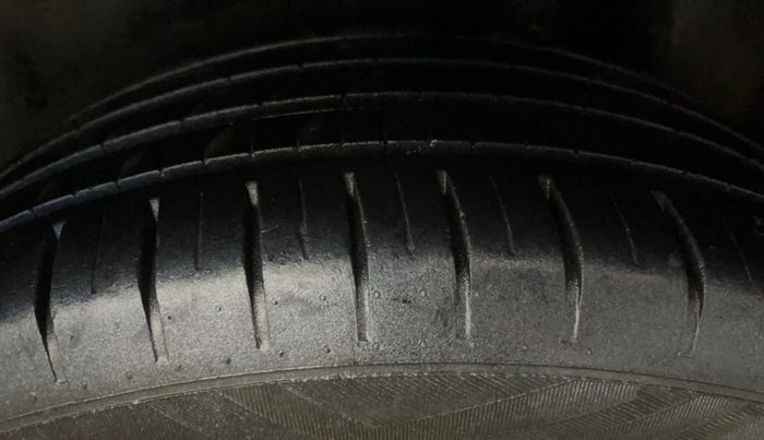 2018 Maruti Ciaz ALPHA  AT 1.5 SHVS PETROL, Petrol, Automatic, 36,682 km, Left Rear Tyre Tread