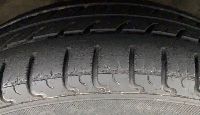 2012 Maruti Alto K10 VXI, CNG, Manual, 85,162 km, Right Front Tyre Tread