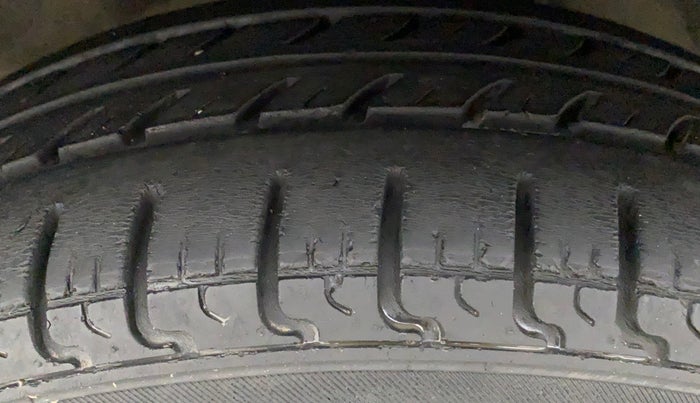 2012 Maruti Alto K10 VXI, CNG, Manual, 85,162 km, Left Front Tyre Tread