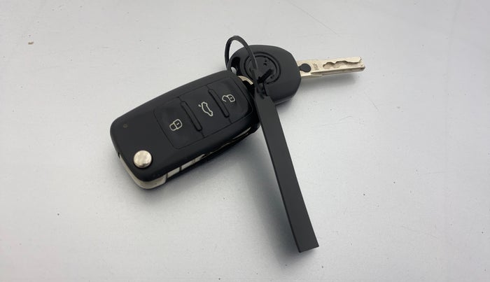 2015 Skoda Rapid AMBITION 1.6 MPI MT, Petrol, Manual, 56,203 km, Key Close Up
