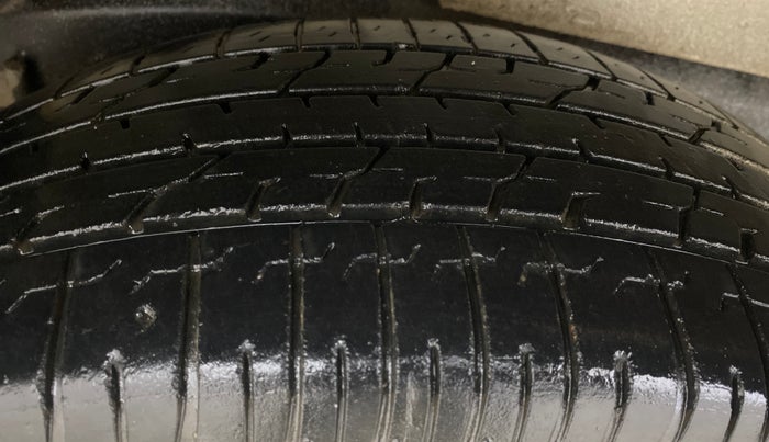 2013 Mahindra Quanto C4, Diesel, Manual, 48,755 km, Right Rear Tyre Tread