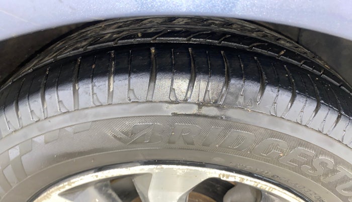 2014 Hyundai Xcent SX 1.2 (O), Petrol, Manual, 87,726 km, Right Front Tyre Tread