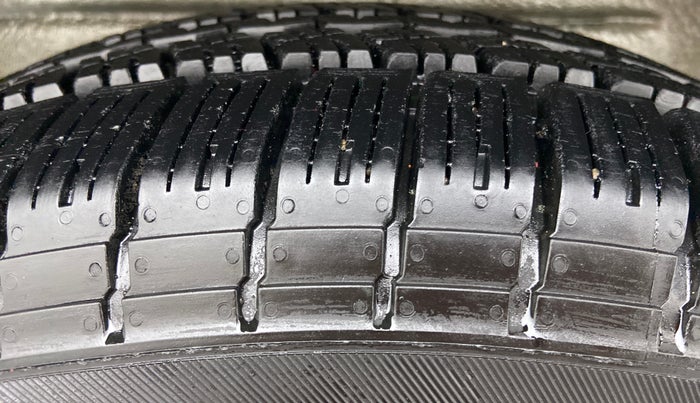 2016 Mahindra NUVOSPORT N8 AMT mHAWK, Diesel, Automatic, 62,582 km, Left Rear Tyre Tread