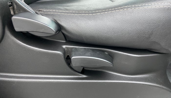 2016 Mahindra NUVOSPORT N8 AMT mHAWK, Diesel, Automatic, 62,582 km, Driver Side Adjustment Panel