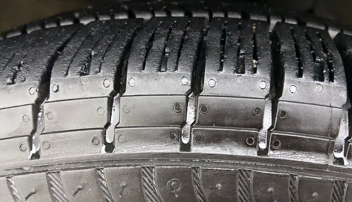 2016 Mahindra NUVOSPORT N8 AMT mHAWK, Diesel, Automatic, 62,582 km, Left Front Tyre Tread