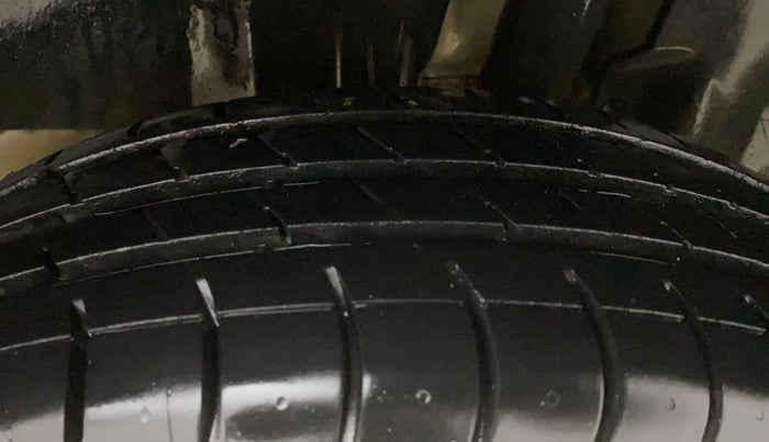 2020 Maruti Swift VXI, Petrol, Manual, 1,14,242 km, Left Rear Tyre Tread