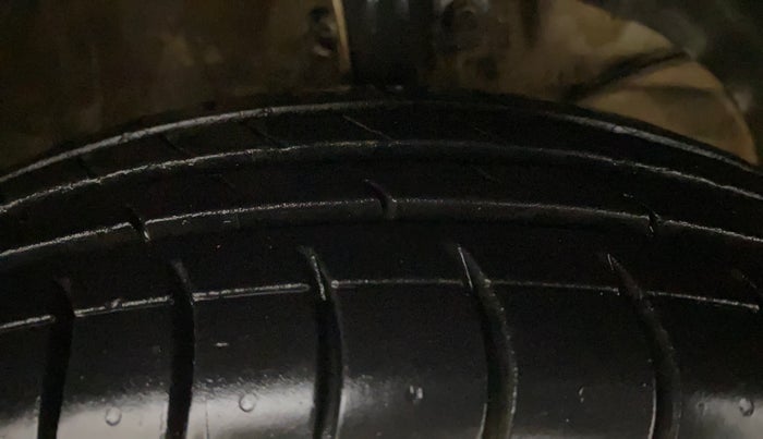 2020 Maruti Swift VXI, Petrol, Manual, 1,14,242 km, Right Front Tyre Tread