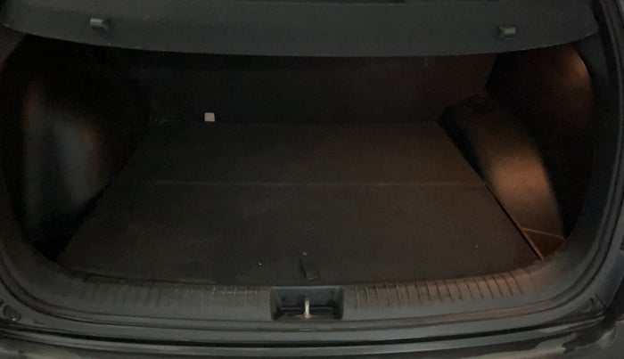 2018 Hyundai Creta SX (O) 1.6 PETROL, Petrol, Manual, 43,768 km, Boot Inside