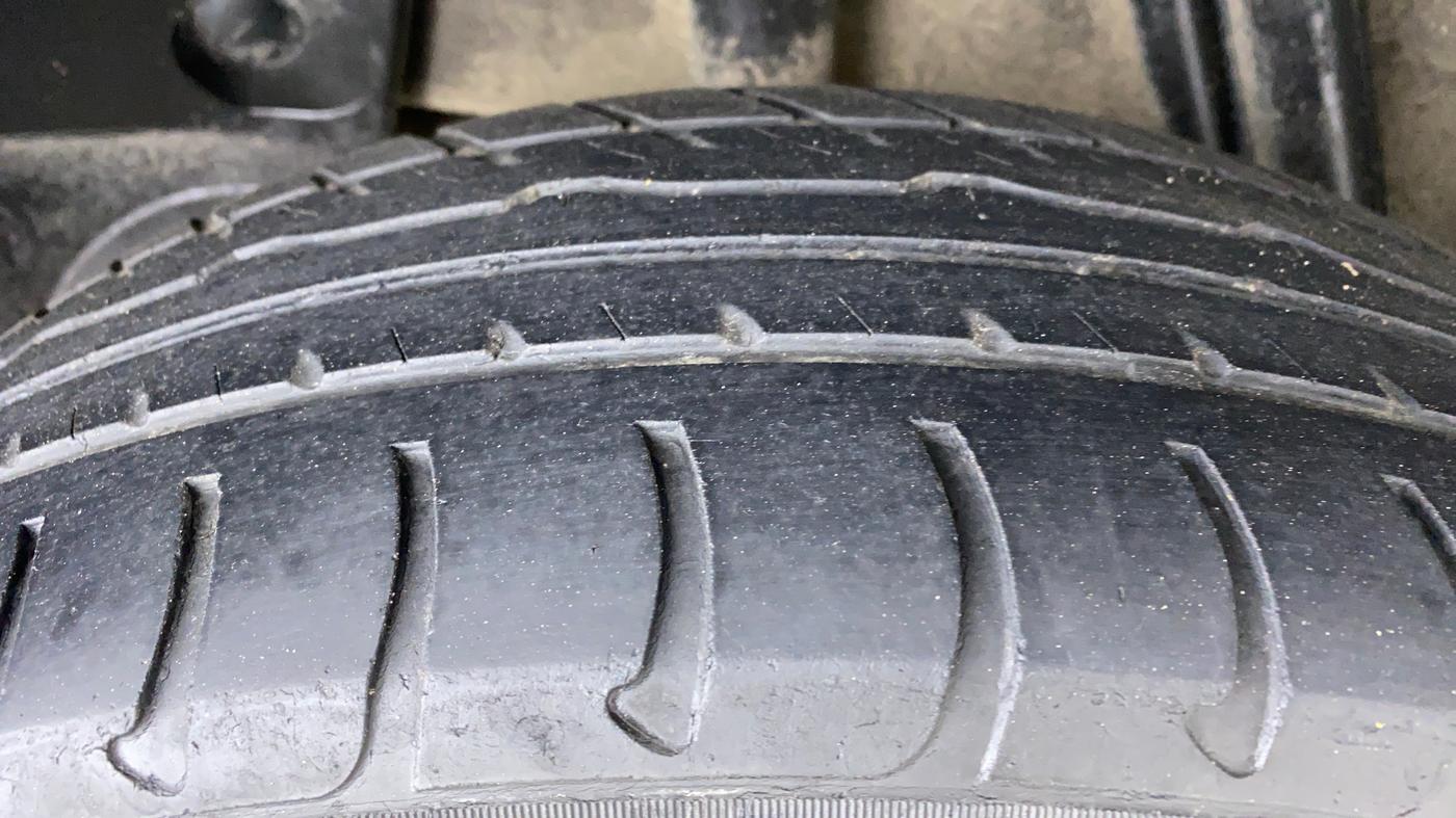 2017 Renault Duster RXS CVT 106 PS, CNG, Automatic, 95,188 km, Right Rear Tyre Tread
