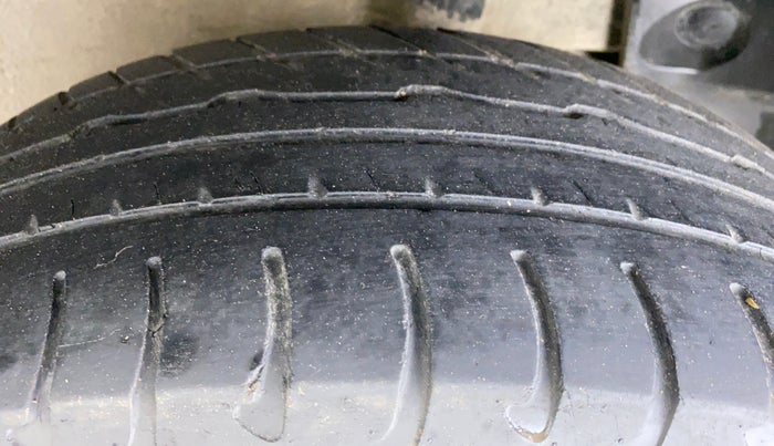 2017 Renault Duster RXS CVT 106 PS, CNG, Automatic, 95,188 km, Left Rear Tyre Tread