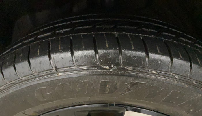 2020 MG HECTOR SMART 1.5 DCT PETROL, Petrol, Automatic, 37,842 km, Left Front Tyre Tread