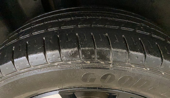 2020 MG HECTOR SMART 1.5 DCT PETROL, Petrol, Automatic, 37,842 km, Right Rear Tyre Tread