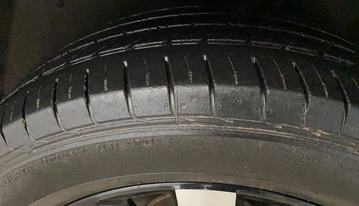 2020 MG HECTOR SMART 1.5 DCT PETROL, Petrol, Automatic, 37,842 km, Left Rear Tyre Tread