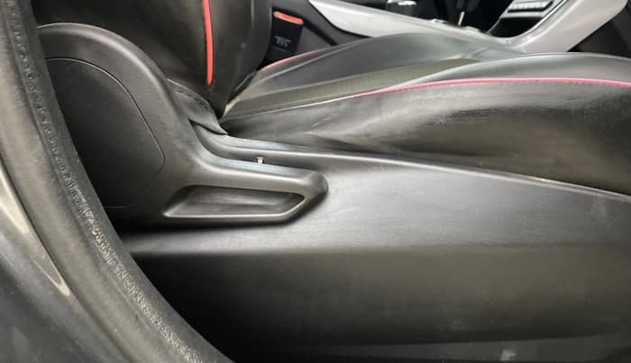 2022 Tata NEXON XMA SUNROOF PETROL, Petrol, Automatic, 42,710 km, Driver Side Adjustment Panel