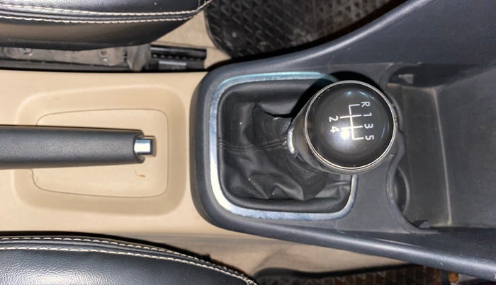 2017 Volkswagen Ameo HIGHLINE1.2L, Petrol, Manual, 24,218 km, Gear Lever