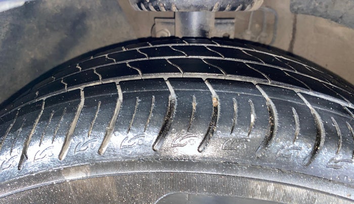 2017 Volkswagen Ameo HIGHLINE1.2L, Petrol, Manual, 24,218 km, Left Front Tyre Tread