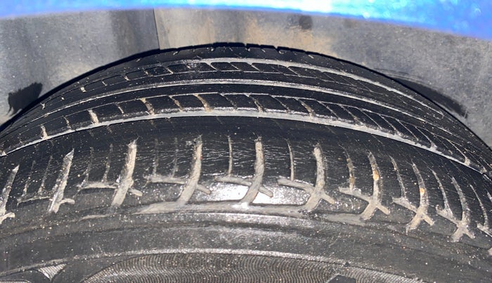 2017 Volkswagen Ameo HIGHLINE1.2L, Petrol, Manual, 24,218 km, Right Rear Tyre Tread