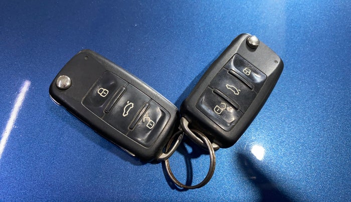 2017 Volkswagen Ameo HIGHLINE1.2L, Petrol, Manual, 24,218 km, Key Close Up