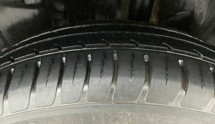 2020 Maruti Swift LXI D, Petrol, Manual, 16,757 km, Left Rear Tyre Tread